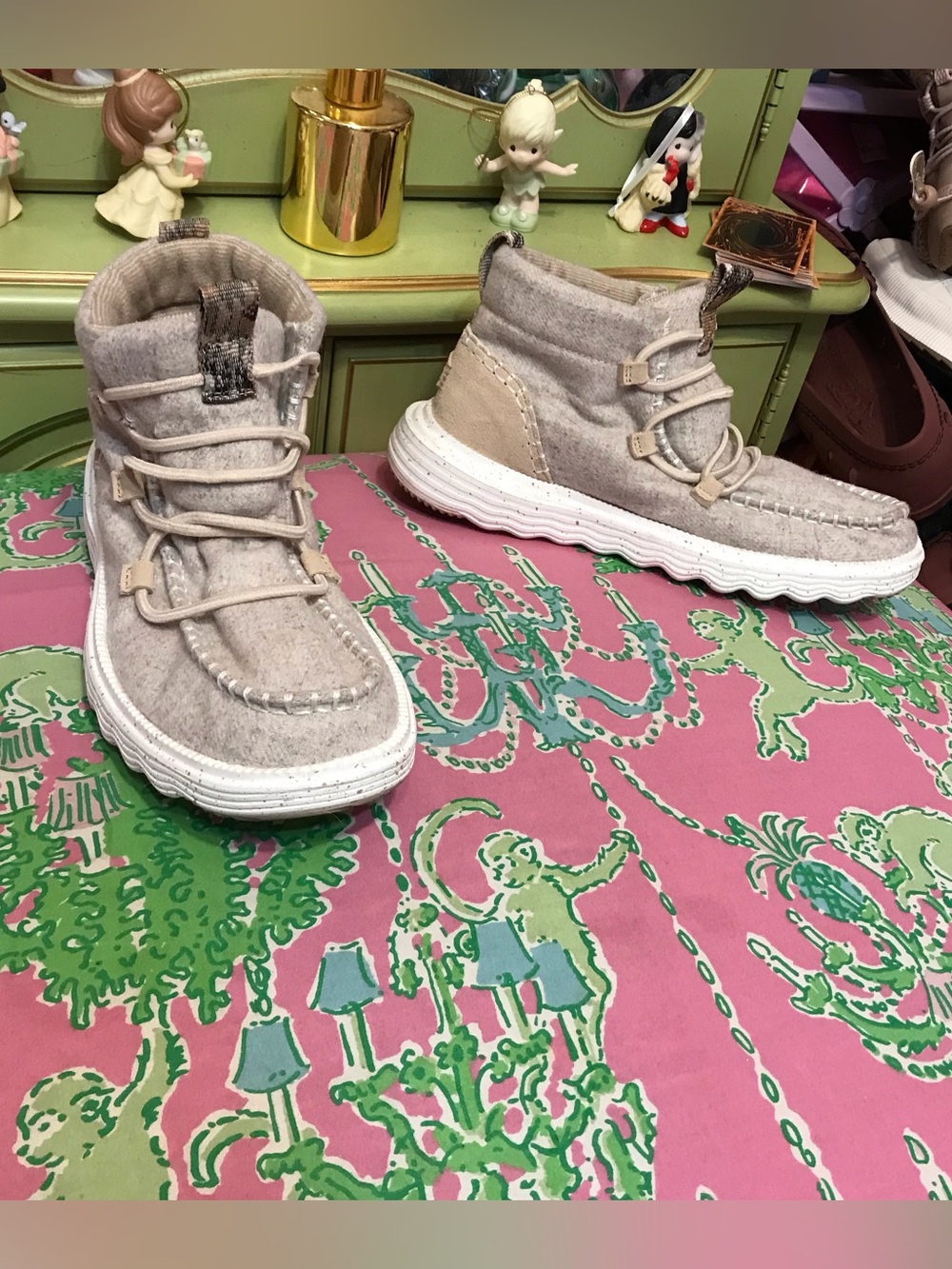 Hey Dudes light Gray Reyes Boot Women’s size 8